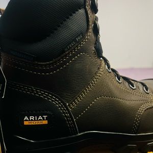 New Ariat Men’s Work boots with steel toe.